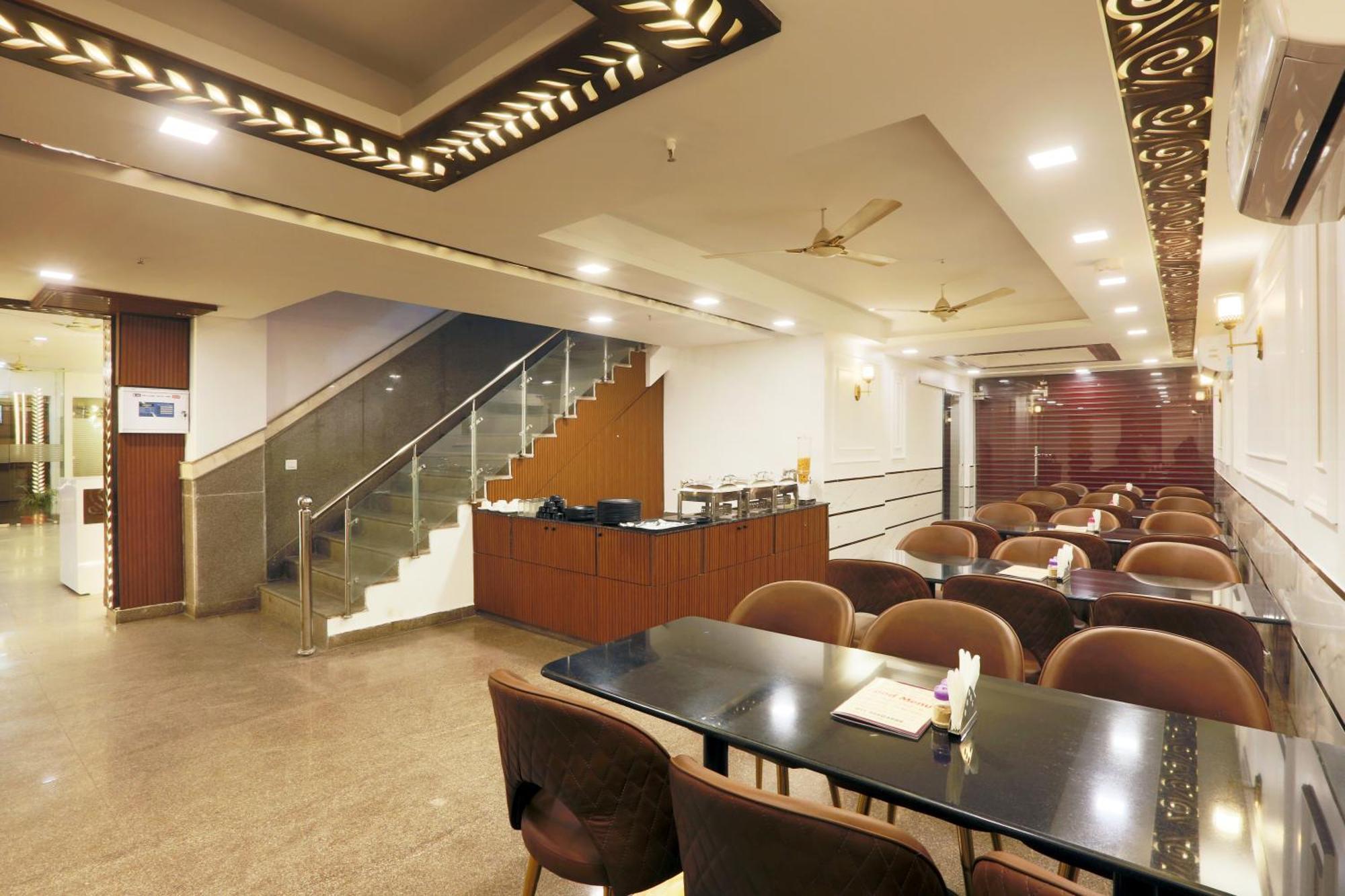Airport Hotel Chanakya Delhi Nueva Delhi Exterior foto
